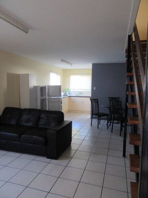 AFFORDABLE FURNISHED TOWN HOUSE IN FANTASTIC LOCATION! - Photo 1