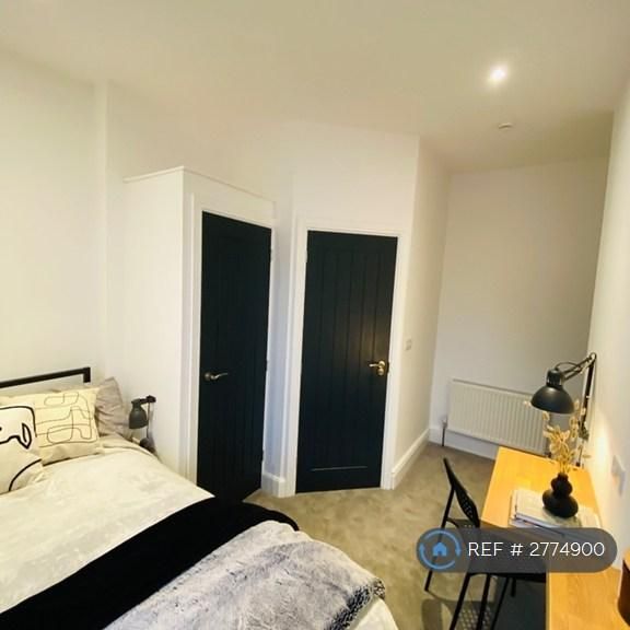 1 bedroom in a house share to rent - Photo 1