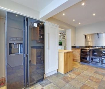 4 bedroom detached house to rent - Photo 2
