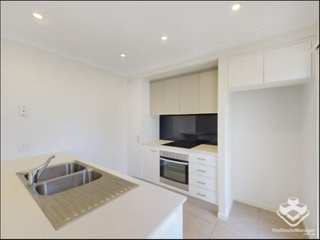 3 bedroom 2 level townhouse - Photo 5