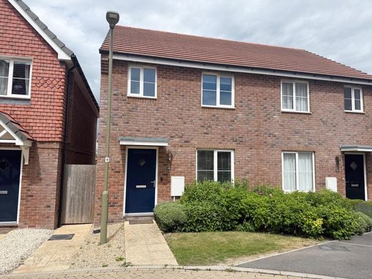 3 bedroom semi-detached house to rent - Photo 1