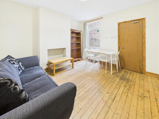 4 bedroom terraced house to rent - Photo 1