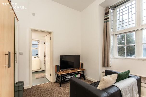 1 bedroom in a house share to rent - Photo 1