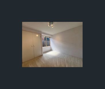 Established family home - Photo 1