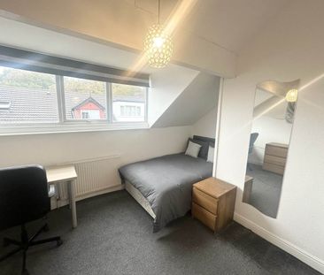Glebe Avenue (room 6), Kirkstall, Leeds - Photo 5