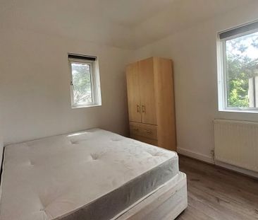4 Bed Detached House, Holborn Road, E13 - Photo 1