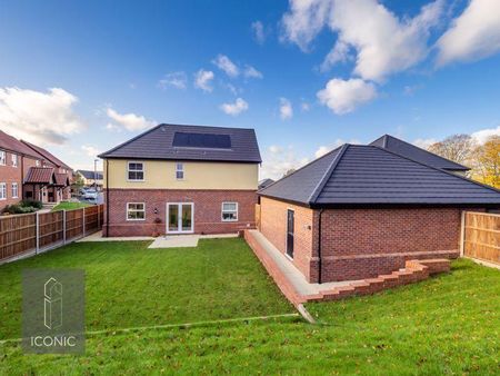 4 bedroom detached house to rent - Photo 3