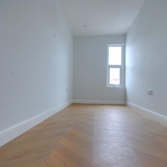 St James Road, Watford - Photo 1