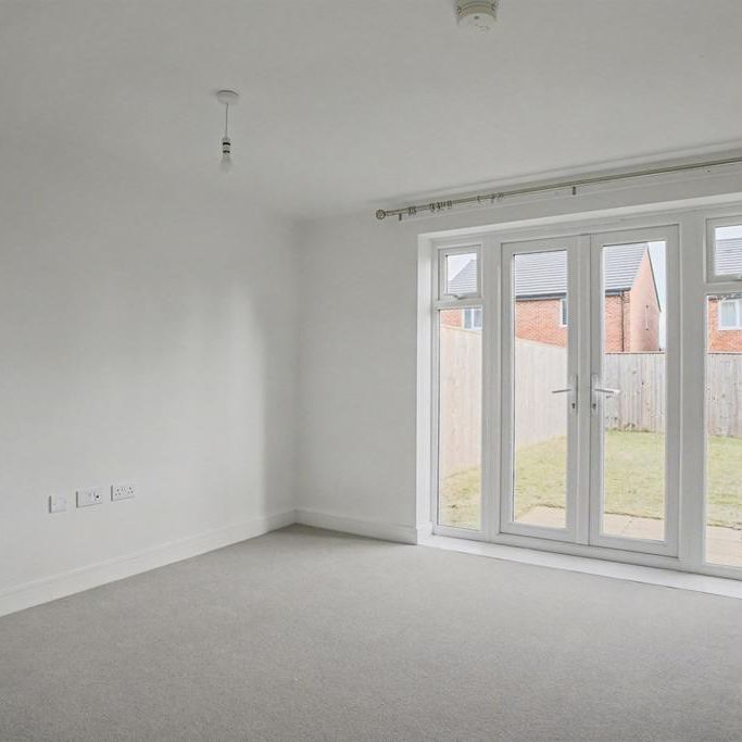 3 bedroom semi-detached house to rent - Photo 1