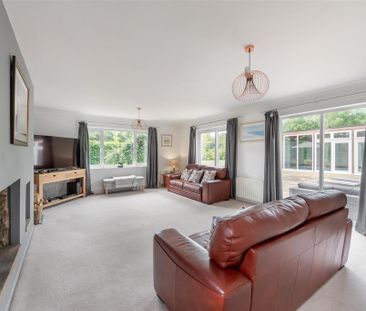 4 bedroom detached bungalow to rent - Photo 2