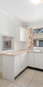 Spacious Two Bedroom Apartment in an Ideal Location - Photo 3
