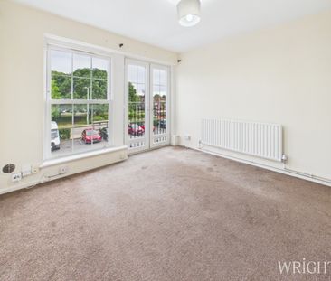 1 bedroom Flat - Woodhall House, Woodhall Parade - Photo 2