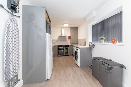 Room in a Shared House, Bigham Road, L6 - Photo 5