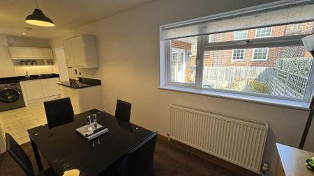 2 bedroom ground floor flat to rent - Photo 4
