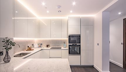 TWO BEDROOM APARTMENT TO LET CHARLES CLOWES WALK NINE ELMS SW11 - Photo 1
