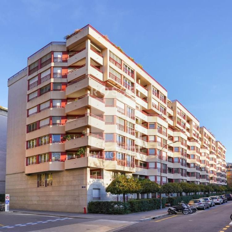 Appartement en attique au 9ème étage avec vue dégagée - Photo 2