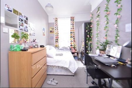 6 Bed Student Houses in Woodhouse - Photo 4