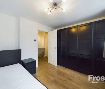 Redford Close, Feltham,TW13 - Photo 4