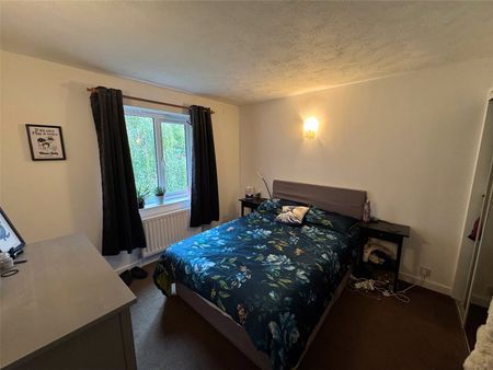 2-Bedroom Flat in Purley – Prime Location - Photo 4