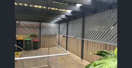 Immaculate Three Bedroom House in Beautiful Street - Photo 2