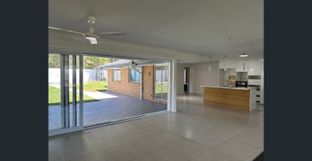 Renovated Family Home in a Peaceful Cul-de-sac with Sparkling Pool !! - Photo 4