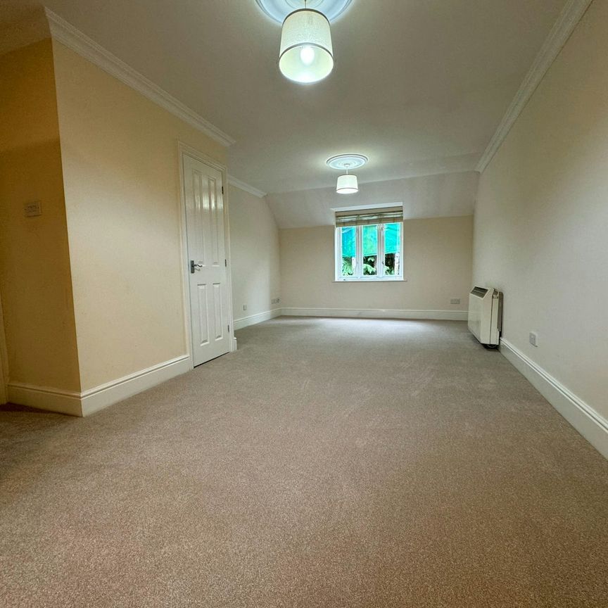 Flat to rent on - Photo 1