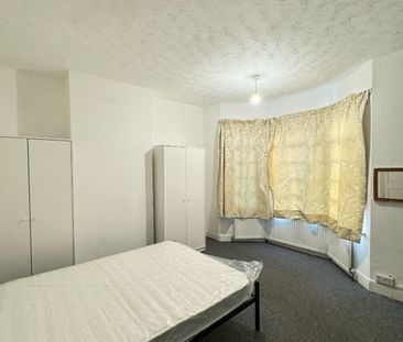 Room in a Shared House, Leagrave Road, LU3 - Photo 3