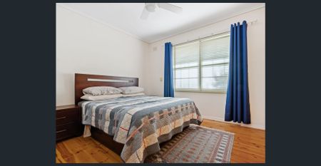 Spacious Three Bedroom Home. - Photo 2