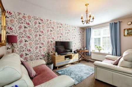 3 Bed Terraced House, Leonard Street, NG6 - Photo 3