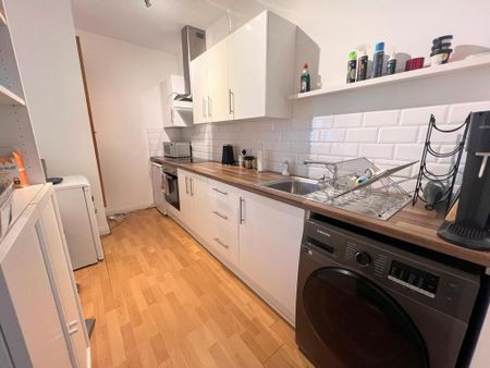 2 bedroom flat to rent - Photo 4