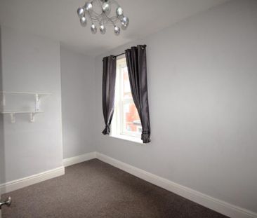 2 bedroom end of terrace house to rent - Photo 1