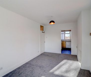 2 BED Flat To rent - Photo 2