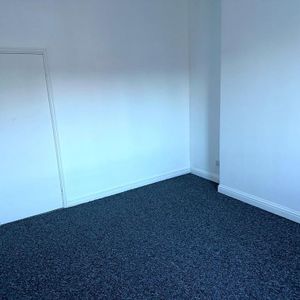 2 bedroom maisonette to rent - Photo 2