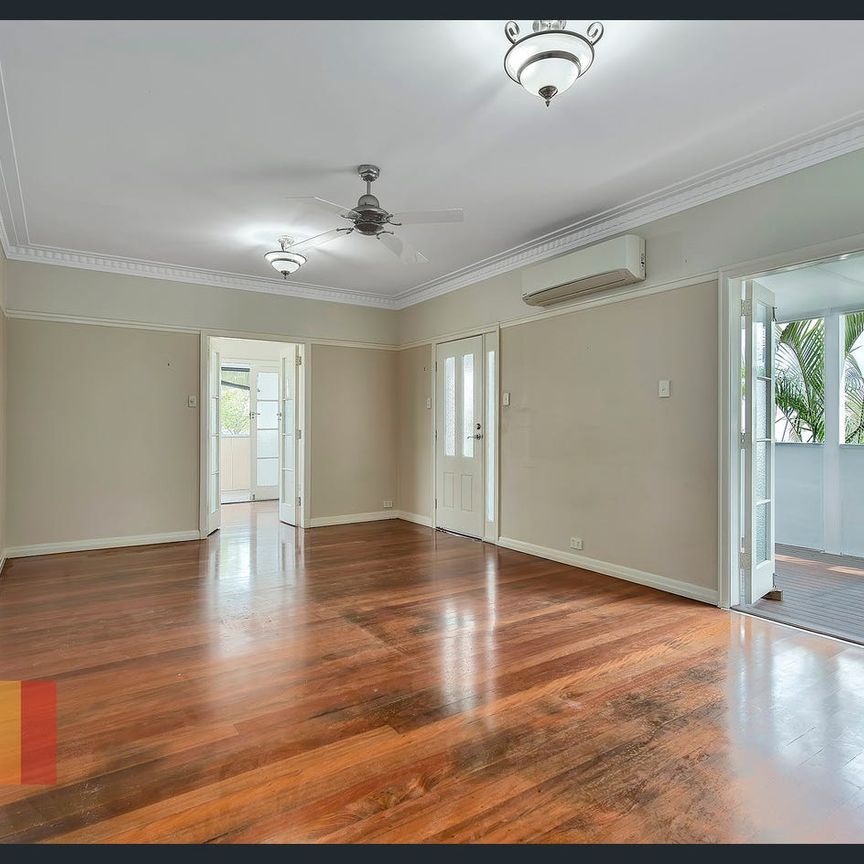 MODERN FAMILY HOME IN PADUA PRECINCT! - Photo 1