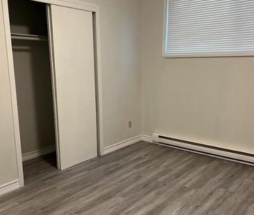 3 ROBINSON Street N Unit# 2, Grimsby, Ontario, L3M3C8 - Photo 2
