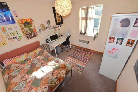 2 bedroom Flat in Low Close Street, Leeds - Photo 5