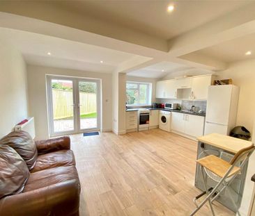 9 bedroom semi-detached house to rent - Photo 1