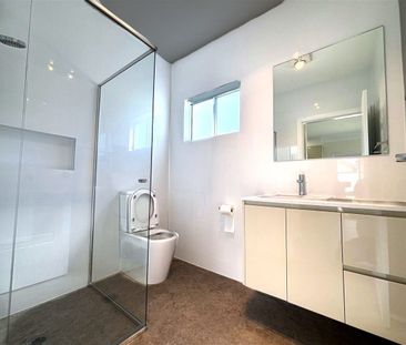 Modern Two-Bedroom Granny Flat in Prime Location - Photo 2