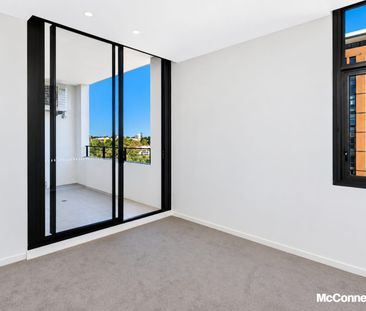 Contemporary Style Apartment - Photo 2