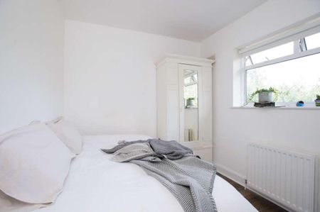 4 bedroom terraced house to rent - Photo 3