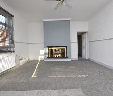 2 Bedroom Detached Bungalow - Photo 2