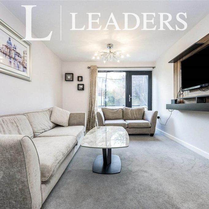 4 bedroom detached house to rent - Photo 1