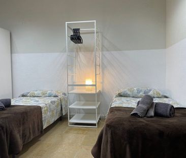 Carrer de Mallorca, Barcelona, Catalonia - Photo 4