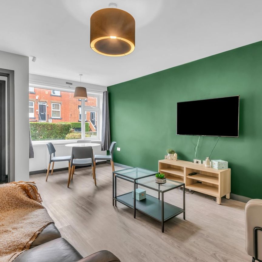 7 HESSLE WALK Leeds - LS6 1EJ - Photo 1