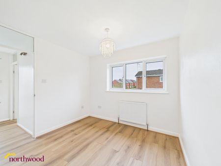 3 bedroom semi-detached house to rent - Photo 4