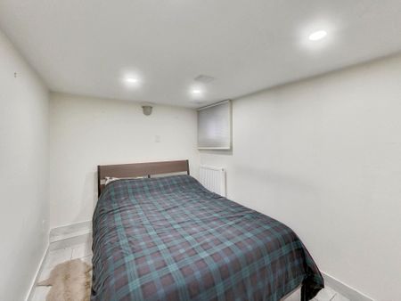 For Lease - 1652 Dufferin Street Unit# B, Toronto, Ontario - Photo 3