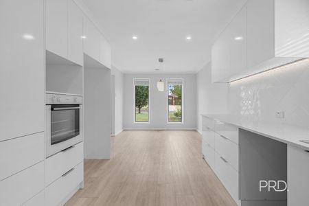 3 Undurra Dr, Glenfield Park NSW 2650 - Photo 5