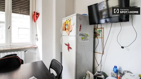 turin, Piedmont 10124 - Photo 3