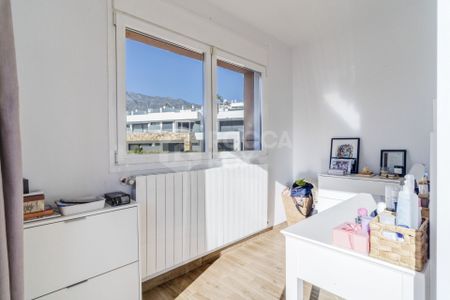 Elegant Four-Bedroom Townhouse with Private Pool in Lomas de Puente Romano - Photo 5