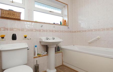 3 bedroom end of terrace house to rent - Photo 5